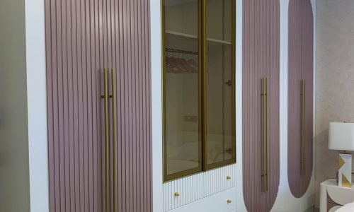 A cute design with Pink and White elements in the closet with elegant gold touches in the handles